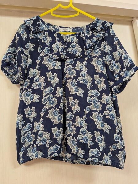 4730円税込【新品】花柄の半袖ブラウス フリル ネイビー カットソー トップス 着丈53cm アメリエル