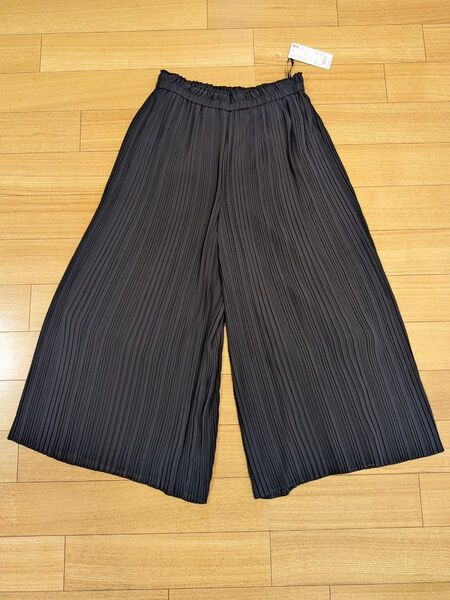 3289円税込【新品】UNIQLO シフォンプリーツスカートパンツ ブラック 黒 透け感 裏地あり