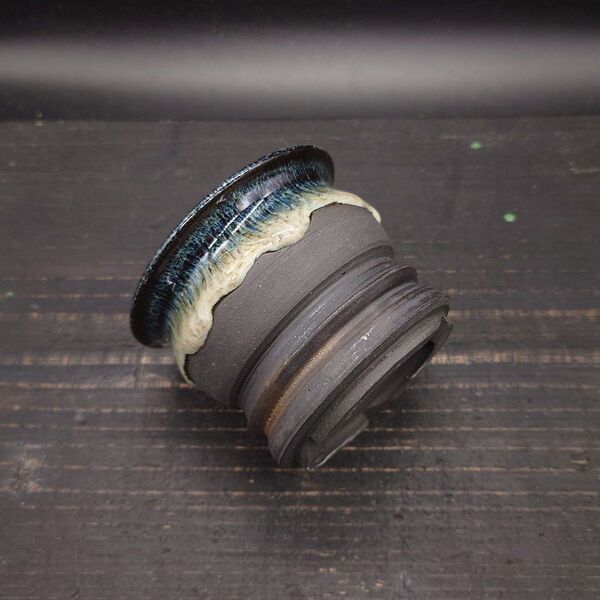 YR2B CELECTオリジナル Melted POT 垂 作家鉢 陶器鉢 多肉 珍奇植物 アガベ 黒土 金色釉 豆鉢 2号
