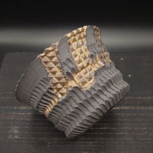 YB37C CELECTオリジナル STUDS POT 破鉢 陶器鉢 作家鉢 植木鉢 鎬 スタッズ 鎬 4号 金色釉 黒×金