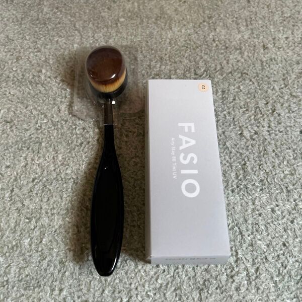 FASIO エアリーステイ BBティント UV 02 ライトベージュ 30g 化粧下地 ファンデーション メイクブラシ