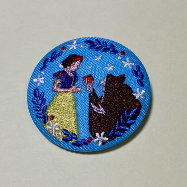 ディズニー刺繍缶バッジ 白雪姫