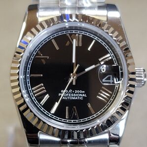 (未使用)ノーロゴ NH35 自動巻き 36mm ブラック文字盤 フルーテッドベゼル ローマ数字 シースルーバック