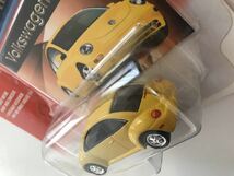 Volkswagen 2001 NEW Beetle/フォルクスワーゲン/ニュービートル/JOHNNY LIGHTNING(ジョニーライトニング)ミニカー/イエロー_画像3