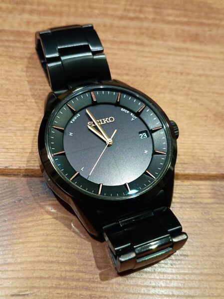 美品 セイコーセレクション ブラックチタン ゴールド針電波ソーラー メンズ腕時計 7B24‐0BP0