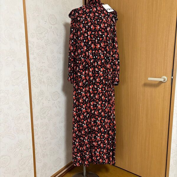 ZARA 小花柄ワンピース 新品未使用タグ付き セールにて7,990円で購入 超ロング 春から夏可能なドレス