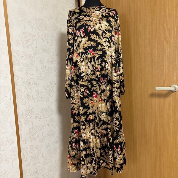 H &M花柄ロングワンピース 黒×ゴールド 値引きゴメンなさい