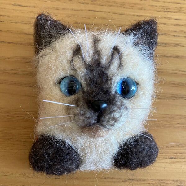 *JUNJUN* 羊毛フェルト猫 シャム猫ミニ ブローチ ハンドメイド 羊毛フェルト 猫 子猫