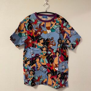 【オススメ】ディズニー 総柄 Tシャツ アラジン Mサイズ 男女兼用