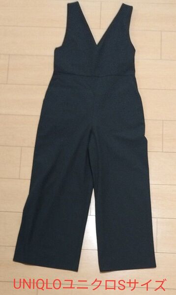 ユニクロUNIQLO サロペット オールインワン 黒 ブラック サイズS Vネック