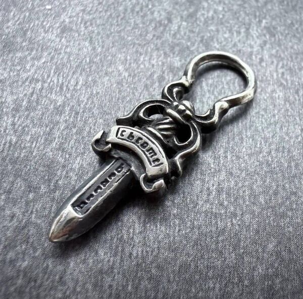 美品!クロムハーツ CHROME HEARTS ダガーチャーム 小物
