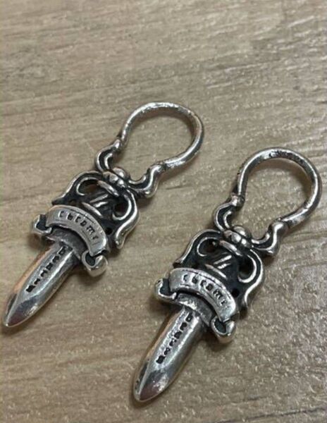 美品!クロムハーツ CHROME HEARTS ダガーチャームセット 小物