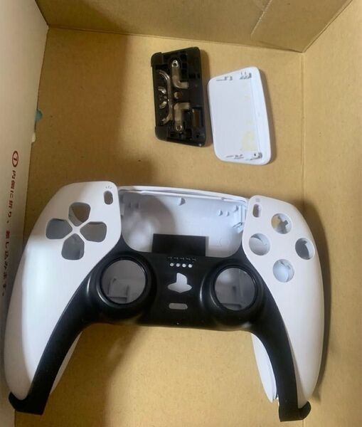 中古 ps5 デュアルセンス フロントシェル バックシェル フロントの黒のカバーパーツ スティック部分の黒のリングパーツ込