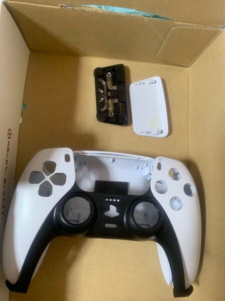 中古 ps5 デュアルセンス フロントシェル バックシェル フロントの黒のカバーパーツ スティック部分の黒のリングパーツ込