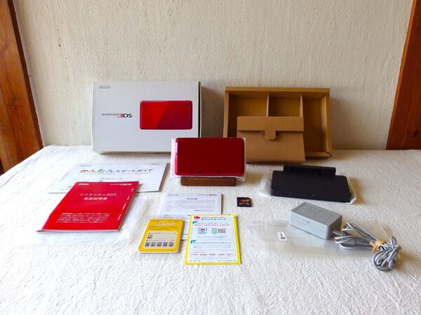 極美品 任天堂 Nintendo3DS METALLIC RED *モンハン仕様SDカード8GB