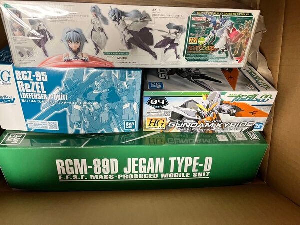 未組立ガンプラ4個セット MGジェガンD型 HGキュリオス モビルドール サラ リゼルディフェンサーbユニット