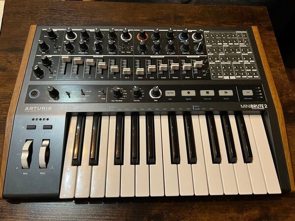Arturia MiniBrute2 アナログシンセサイザー
