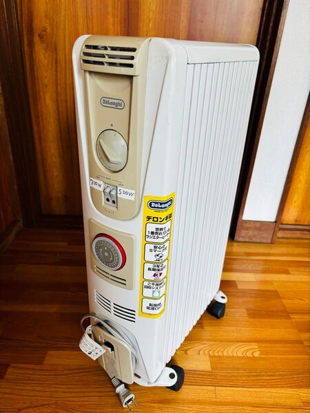 【イタリア製】デロンギ オイルヒーター 700W/500W 専用カバー付き タイマー機能 10畳対応|Delonghi