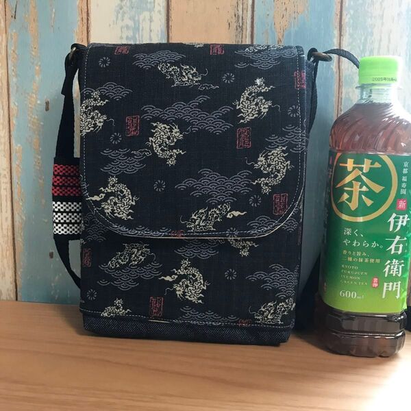 629 龍 男性 中性的 竜 縁起 和柄 昭和 和柄 デニム 帆布 ハンドメイド スマホポーチ
