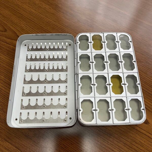 AXISCO アキスコ ルアー・フライケース アルミ製 16コマ フライボックス
