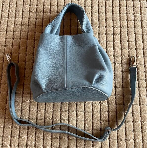 ビュレ 牛革 爽やか水色 コロっとしたハンド&ショルダーバッグ 2way カウレザー 未使用 1万円位 革柔らか