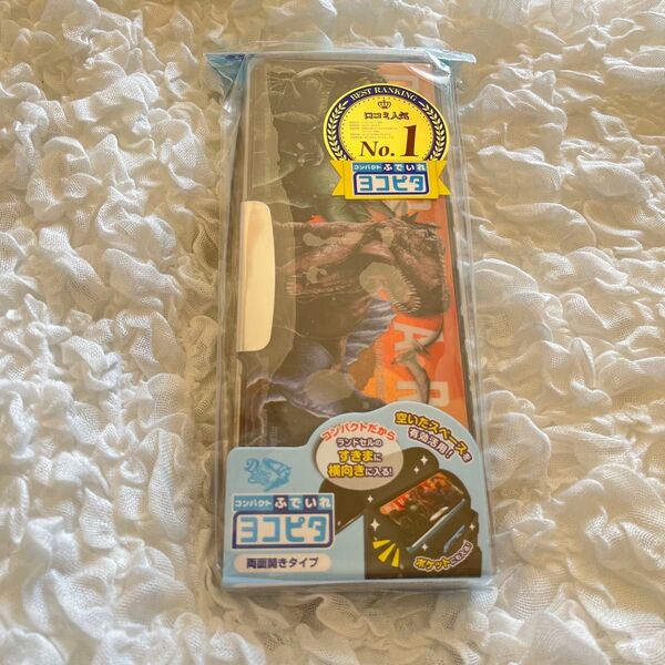 新品 ディノ・アース 恐竜 コンパクト筆入れ ヨコピタ ホログラム 筆箱