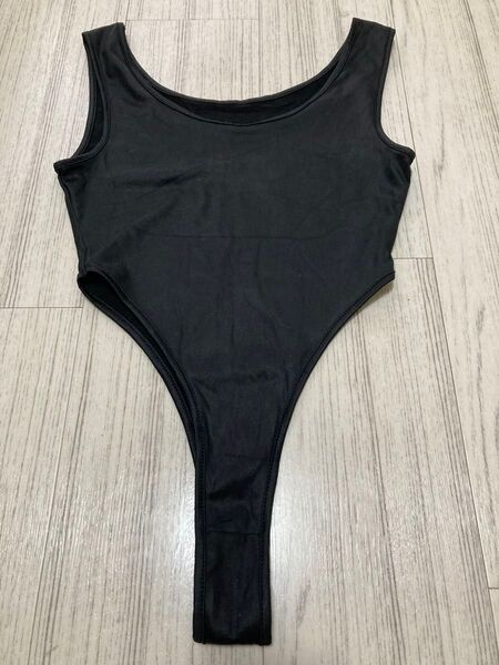 黒 ブラックワンピース水着 ハイカットデザイン ハイレグ 競泳水着 DANSKIN ボディスーツ コスプレ エアロビ等に