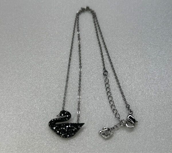 スワロフスキー ネックレス ブラックスワン SWAROVSKI