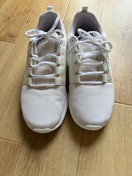 Reebok 軽量ホワイト スニーカー 24cm