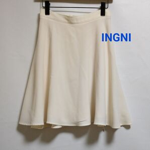 新品タグ付き☆INGNIアイボリーのスカート