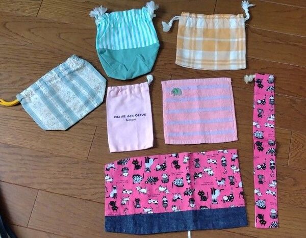 巾着袋とミニタオル猫柄のハンドメイドの文庫本サイズのブックカバーと定規ケース ハンドメイド 7点セット