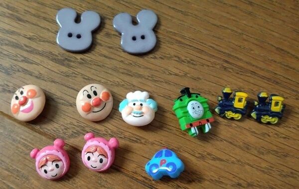 アンパンマン トーマス他 ボタン11点セット