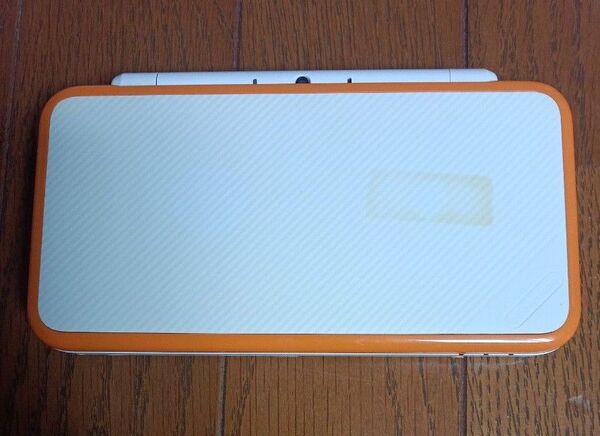 NEW NINTENDO 2DS LL ホワイト×オレンジ 中古品 不具合なし 使用感あり ヒビあり SDカード(4GB)付き