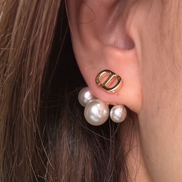 Dior 3連パールピアス
