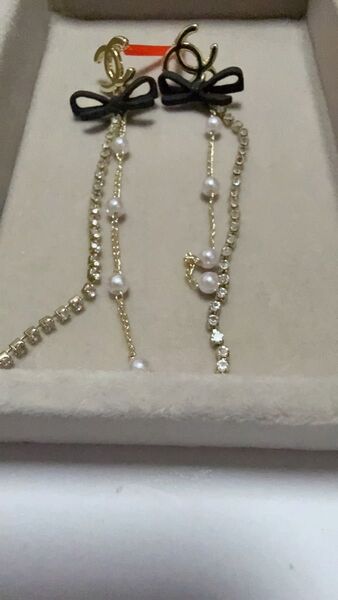 リボンモチーフピアス ゆらゆらパール&ラインストーン
