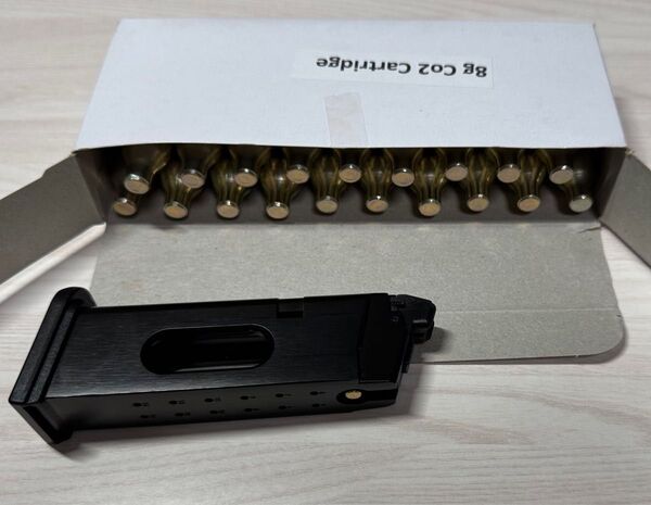 【最終値下げ】バトン/SRC 8g対応glock19 co2マガジン タニオコバCO2 8gカートリッジ 19本 セット