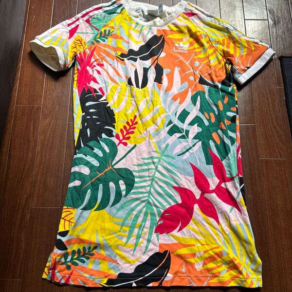 adidas ボタニカル柄 Tシャツ マルチカラー