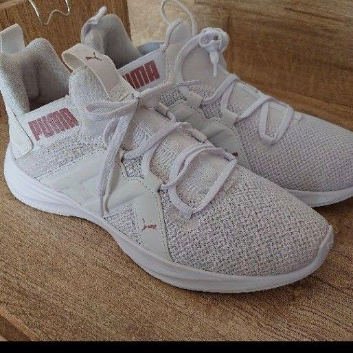 PUMAスニーカー