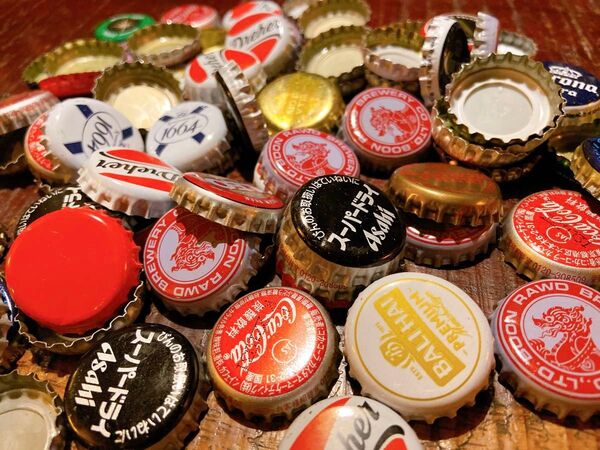 開栓済み ビール ジュース 瓶 蓋 キャップ 王冠 栓 ふた フタ 100個 ランダム 手芸 工芸 アート ボトル bottle