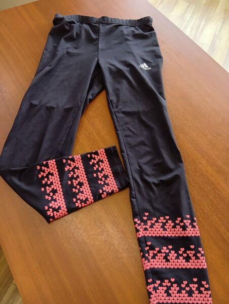 adidasトレーニングパンツ中古Mサイズ使用感あり ストレッチ黒ピンクハート ヨガ スタジオプログラムにも