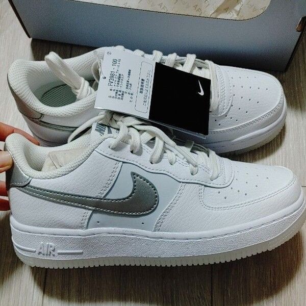 新品 NIKE エアフォース 1 AIR FORCE 1 GS 22.5cm FV3981 100