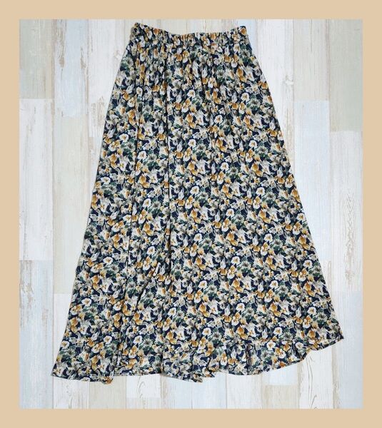 9【美品】アーバンリサーチ 花柄 ネイビー系 ロングスカート
