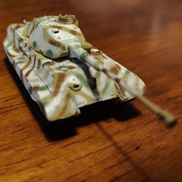 ワールドタンクミュージアム vol.5 1/144 ティーガーⅡ重戦車(ポルシェターレット) 冬季迷彩 戦車 タカラ 海洋堂