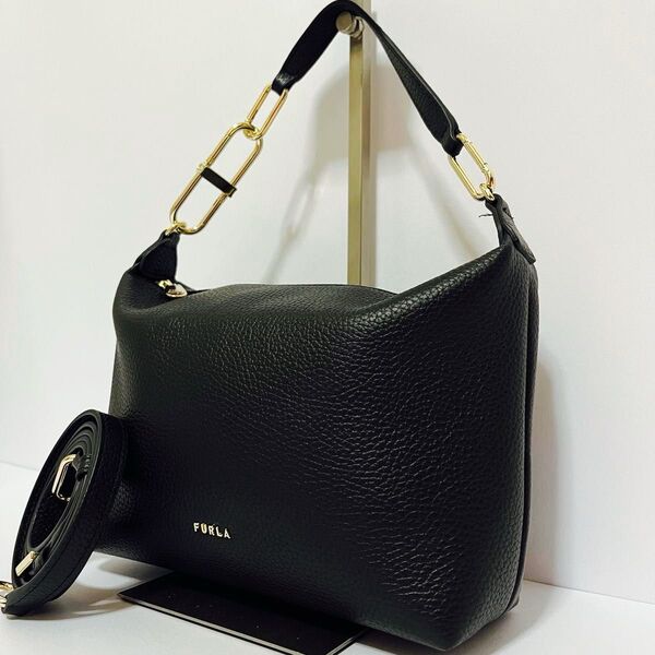 極美品 未使用級 FURLA フルラ ヌヴォラ ティア 2way ショルダーバッグ ハンドバッグ アーチロゴ 黒色 ブラック
