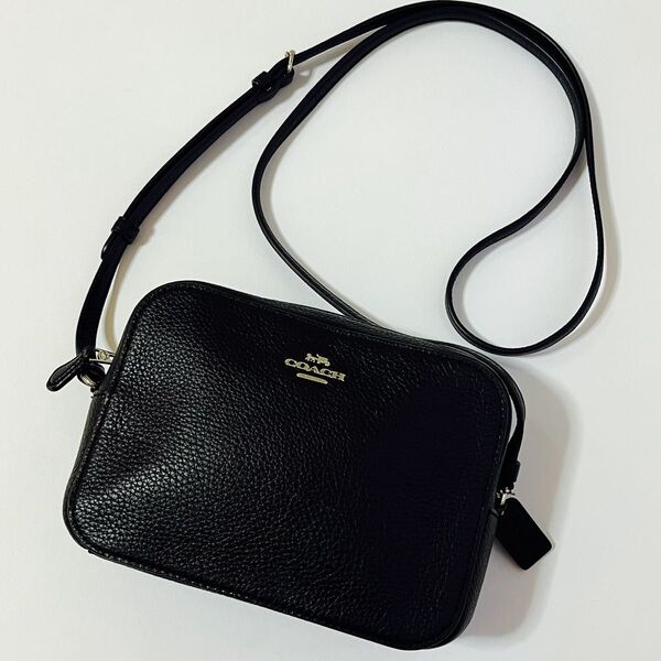 美品 COACH コーチ カメラバッグ ショルダーバッグ チャーム付き 斜め掛け レザー 黒色 ブラック 87734 レディース