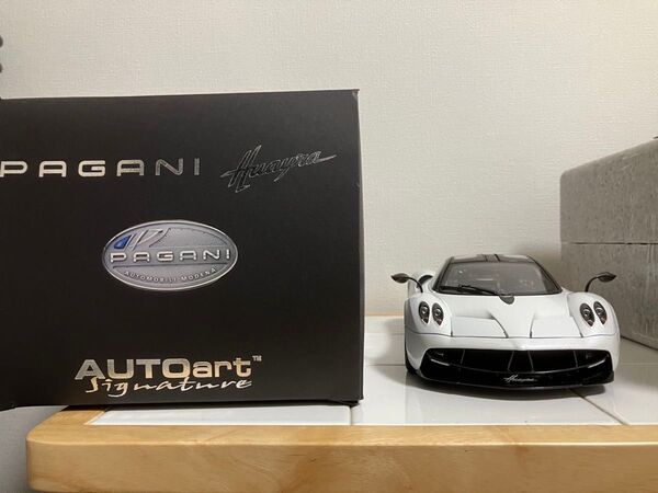 未展示 オートアート 1/18 パガーニ ウアイラ ホワイトダイキャスト製pagani huayra+ホットウィール製 ニッサン