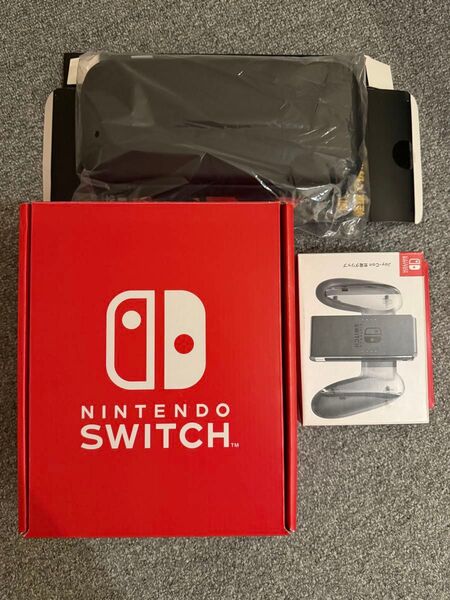 Nintendo Switch 有機ELモデル ストア版 付属品完備 状態良好 携帯ケース 充電グリップ