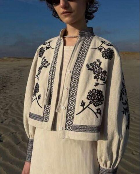 【美品】MEDI VINTAGE FLOWER EMBROIDERY SHIRT アメリ Ameri 総柄 ブラック