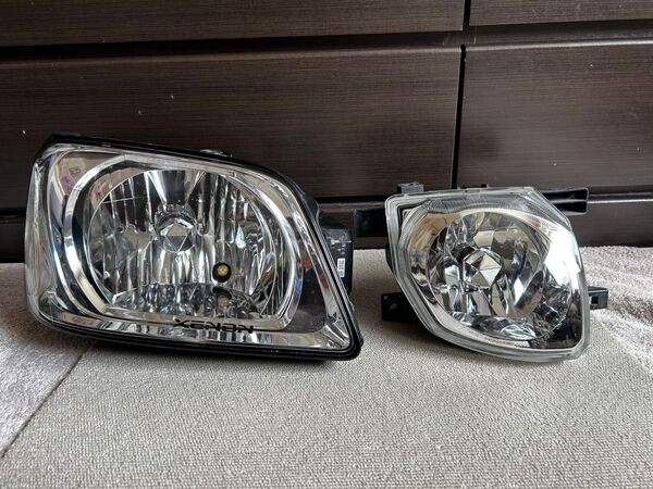 美品 WC34ステージア用 後期キセノンヘッドライト運転席側 ハイビーム付き