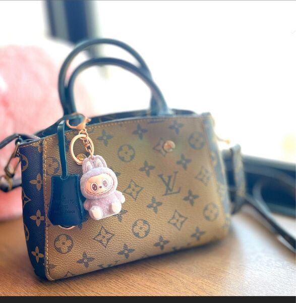 ラブブキーホルダー LABUBU keychain ブラウン